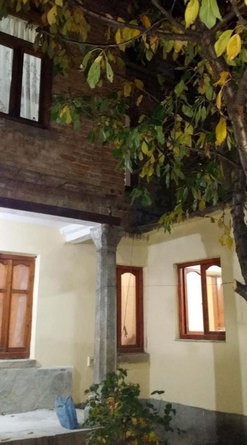 Vila 1926 Hostel Korce Exterior foto