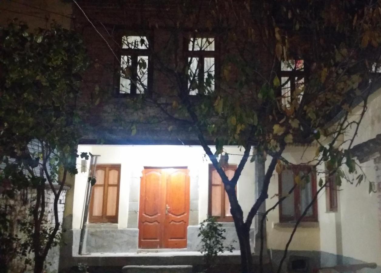 Vila 1926 Hostel Korce Exterior foto